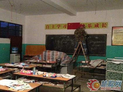 友情漆紅河經(jīng)銷商王宏免費為己白小學(xué)刷新內(nèi)墻